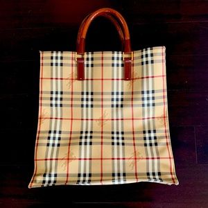 Burberry Purse. Excellent condition!